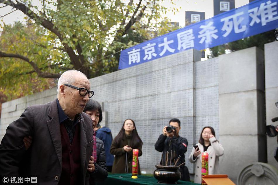 生活荒诞无奈揭秘：一个b三个男人换着干解读图片