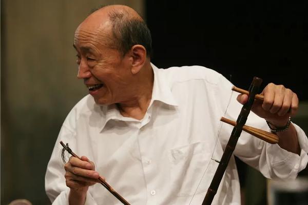 “班花趴下让我了一节课动漫英语”——激发孩子学习英语的无限潜能图片