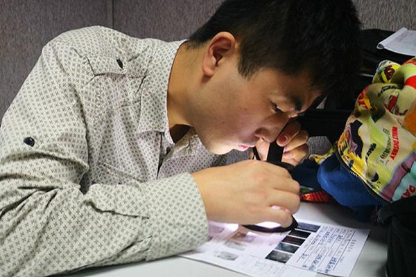 王多鱼打扑克事件梳理：荒诞赌局背后的社会反思图片