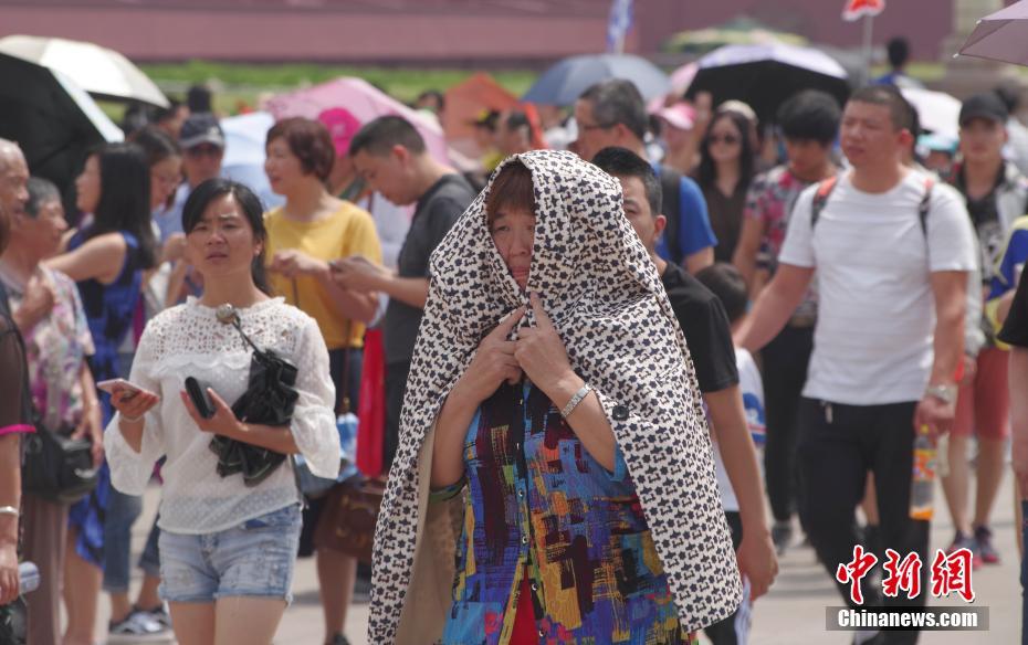 不知火舞与那三个小男孩的“成人礼”图片