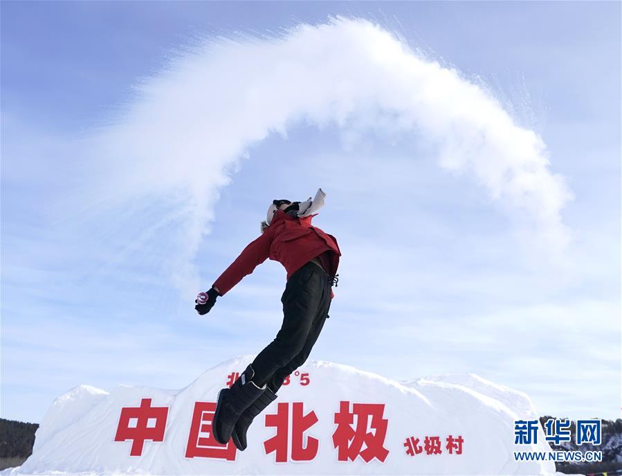 《泡我家的黑田辣妹》第一季动漫：揭秘炸裂青春魅力的动漫热潮图片
